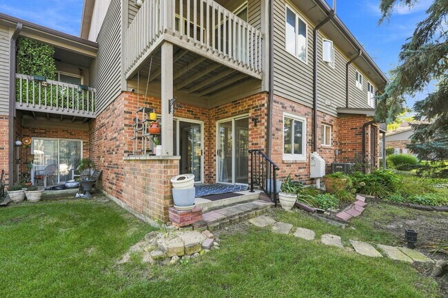 Building Photo - 981 West Ct