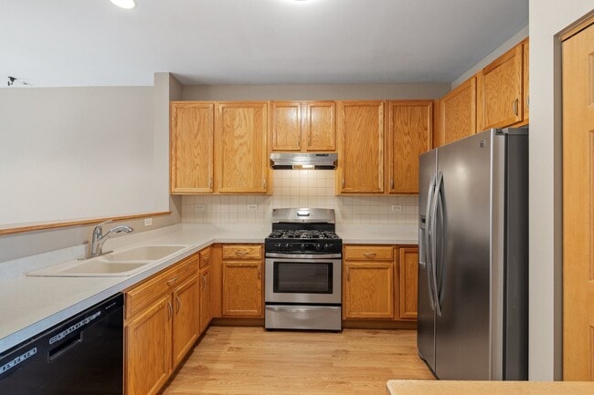 Building Photo - 2442 Oneida Ln
