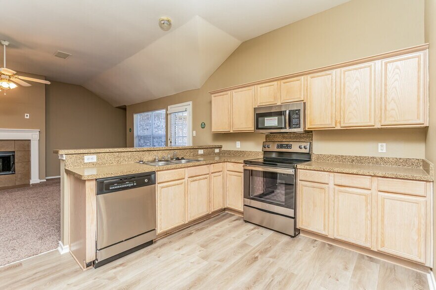 Building Photo - 1142 Hampshire Ln
