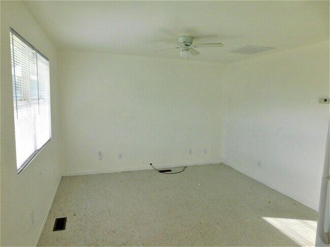 Building Photo - 102 Bailey Meadows