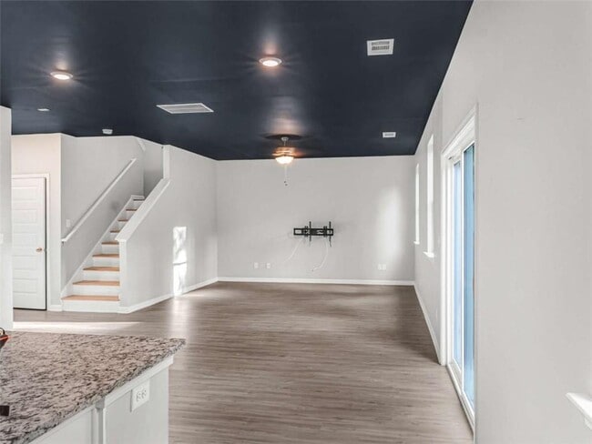 Building Photo - 2054 Maplewood Way