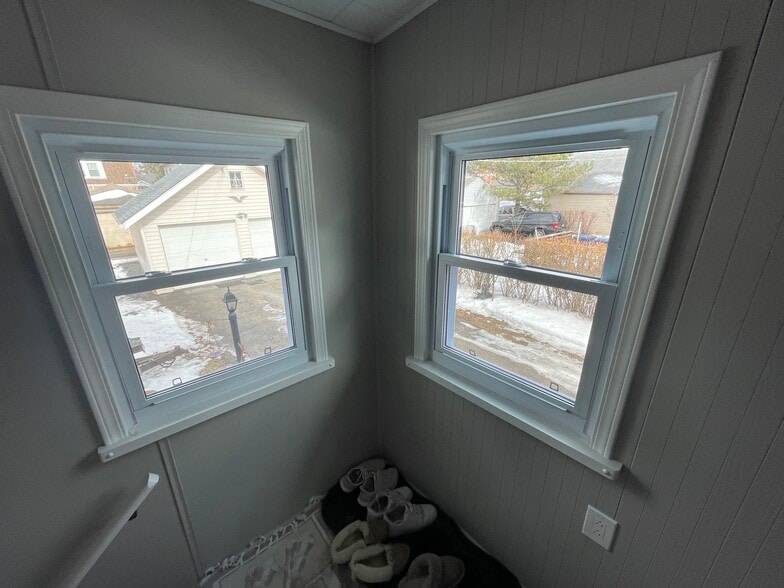 Building Photo - 1524 E Algonquin Rd