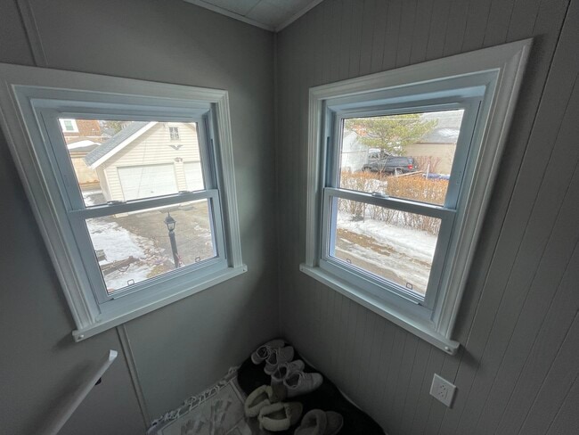 Building Photo - 1524 E Algonquin Rd