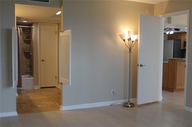 Building Photo - 2618 Cove Cay Dr
