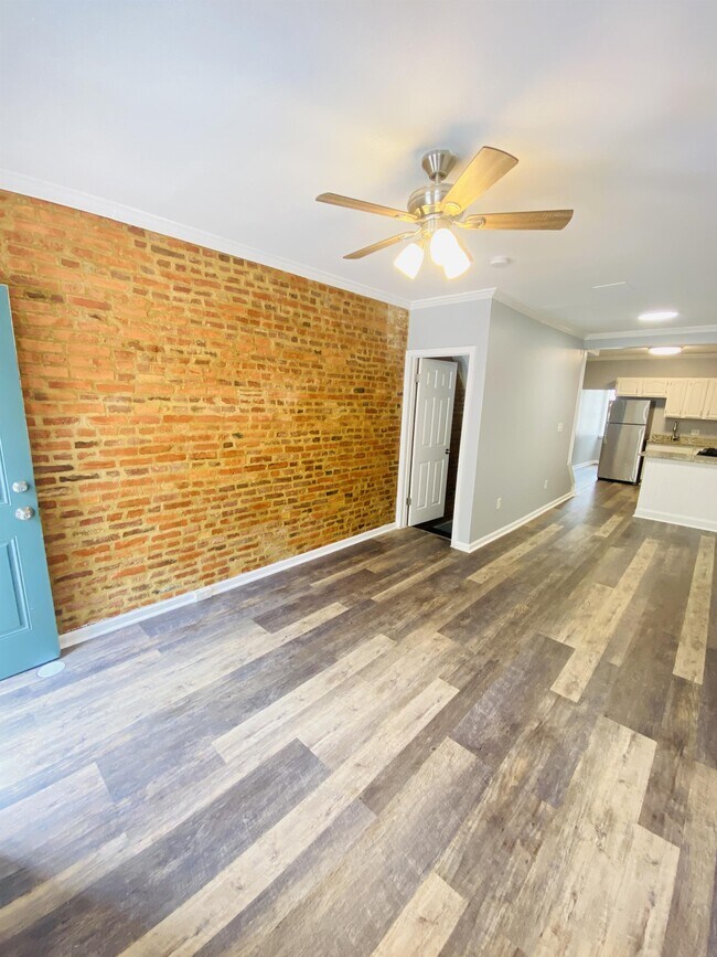 Building Photo - 1304 Sargeant St