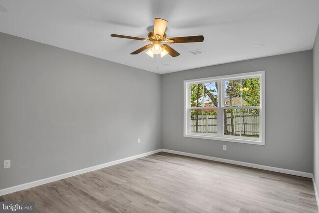 Building Photo - 1500 Embassy Dr