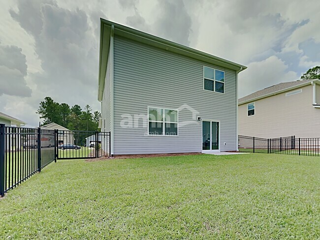 Building Photo - 512 West St