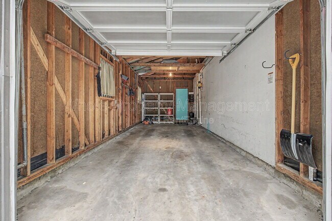 Building Photo - 5565 E Bails Dr