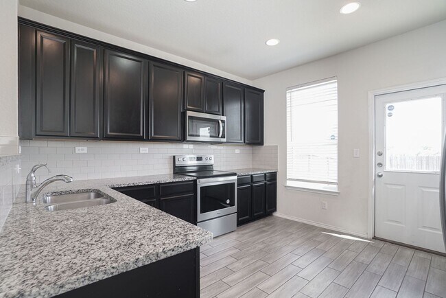 Building Photo - 4-Bedroom Home in New Braunfels with 3 Baths + Open Living Design