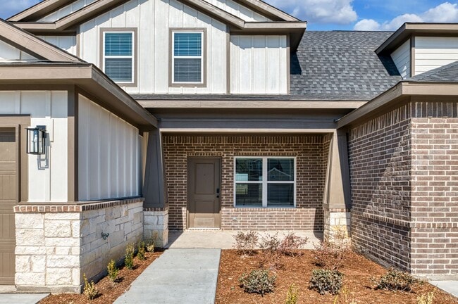 Building Photo - AVAILABLE NOW!  CUL-DE-SAC TRIPLEX LOT LOCATED ON 1-ACRE IN MIDLOTHIAN, TX!