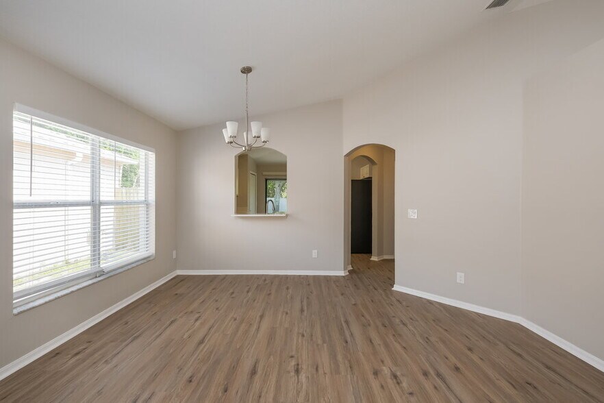 Building Photo - 8501 Quarter Horse Dr