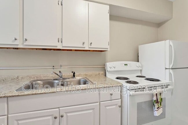 Building Photo - 987 Lilley Ave