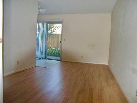 Den connected to the kitchen and living room - 1900 Richard Jones Rd