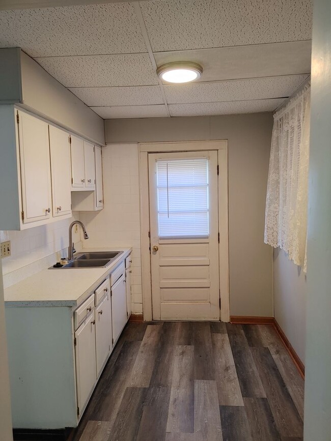 Building Photo - 2317 Broad St