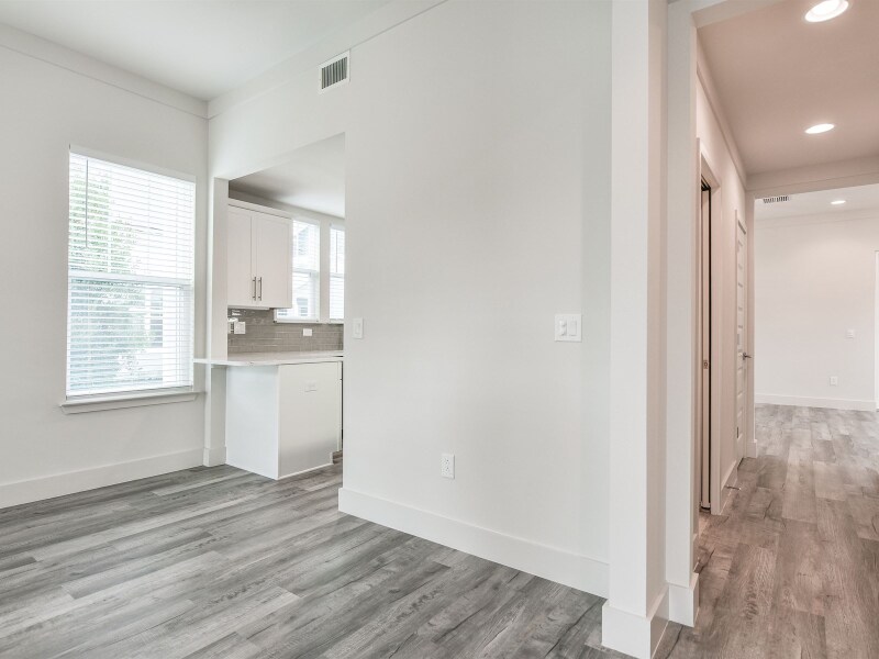 Building Photo - 2410 Amherst Ave