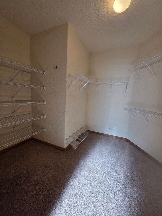 Building Photo - 8152 Eagledancer Ave