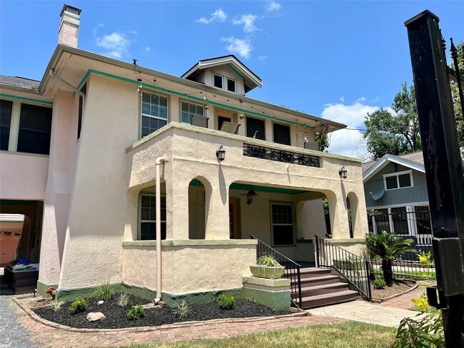 Primary Photo - 2612 Crocker St