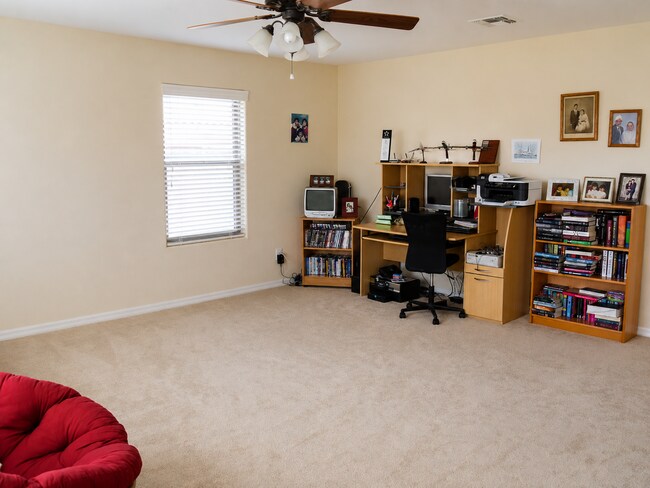 Building Photo - Spacious 5-Bedroom Gilbert Home with a Sparkling Pool!