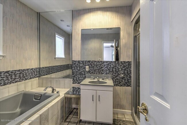 Building Photo - 24 Mt Dr