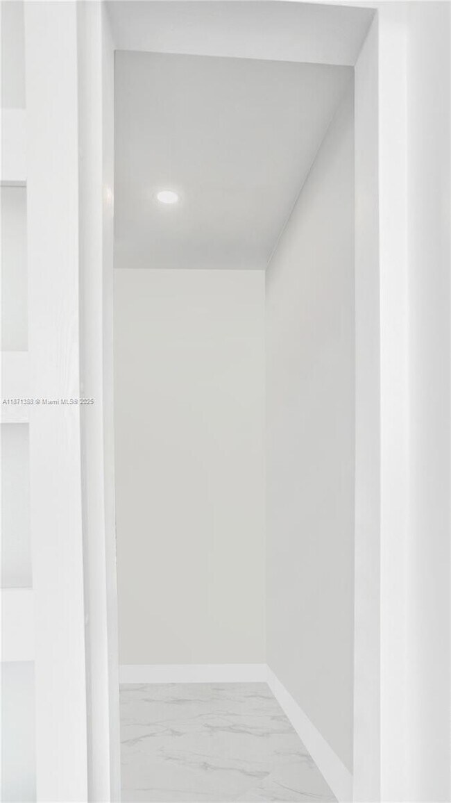 Building Photo - 1985 S Ocean Dr