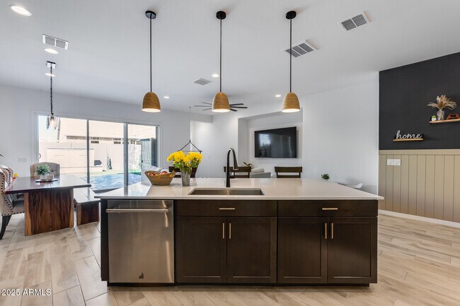 Building Photo - 7694 W Desert Spoon Dr