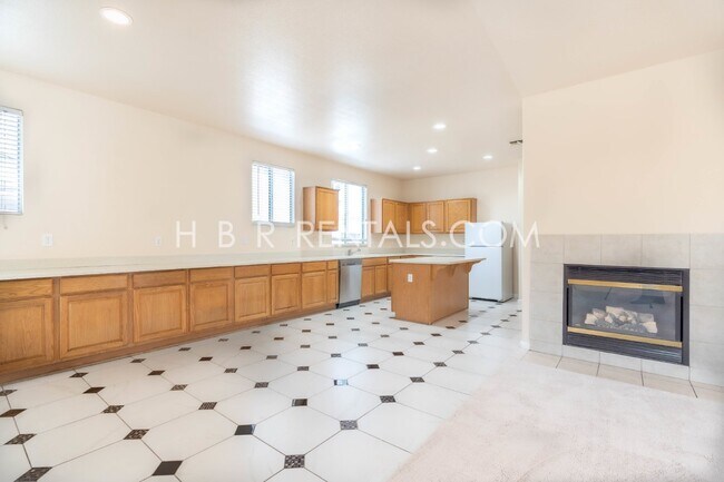 Building Photo - Charming 4 Bed, 2.5 Bath Home in Manteca, ...