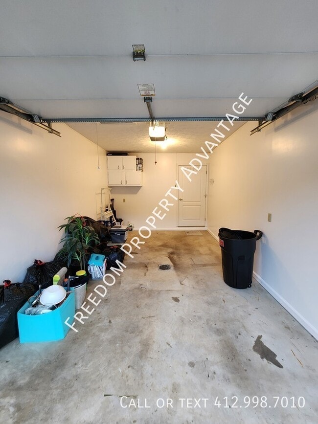 Building Photo - 353 Clavale St