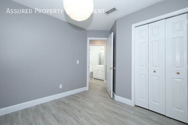 Building Photo - 9942 Dean Oaks Ct