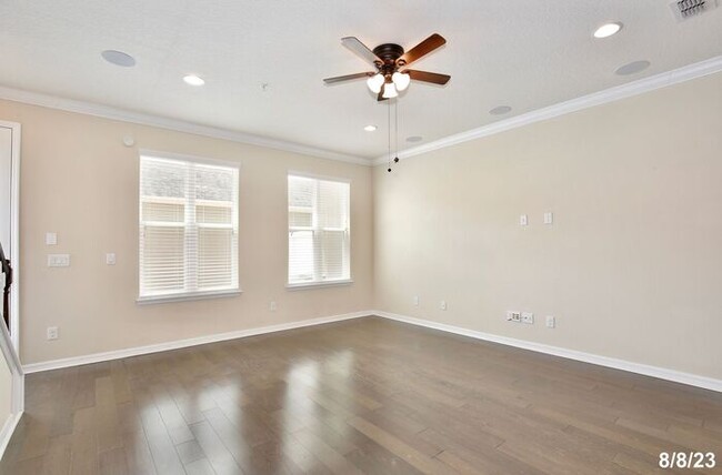 Building Photo - Beautifully Appointment 3/2.5 Modern Townh...