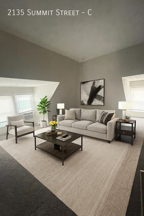 Building Photo - 2135 Summit St