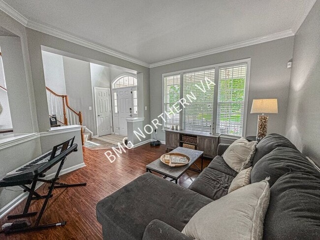 Building Photo - 8930 Kingbird Ct