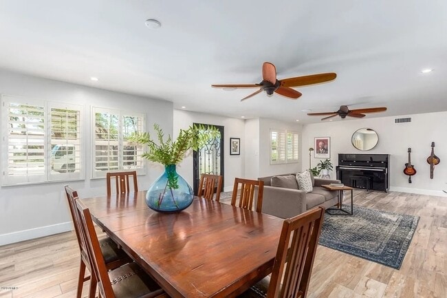 Primary Photo - 8070 E Vía Bonita