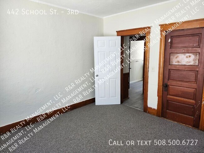 Building Photo - 442 School St