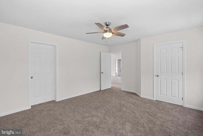 Building Photo - 100 Holiday Ct