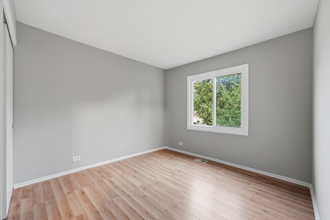 Building Photo - 5039 Chambers Dr