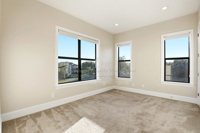 Building Photo - 705 Largovista Dr