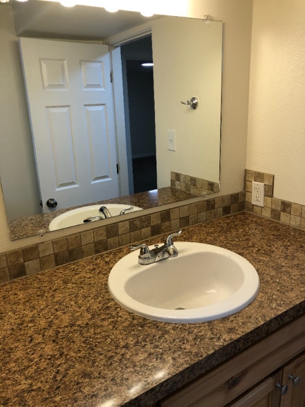 Building Photo - 1015 Roosevelt Ave