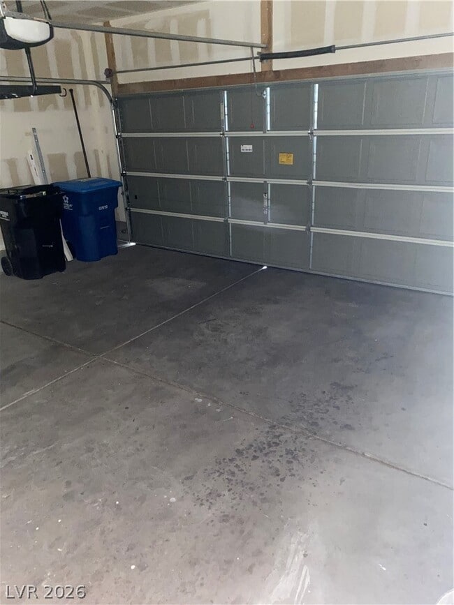 Building Photo - 171 Desert Pond Ave