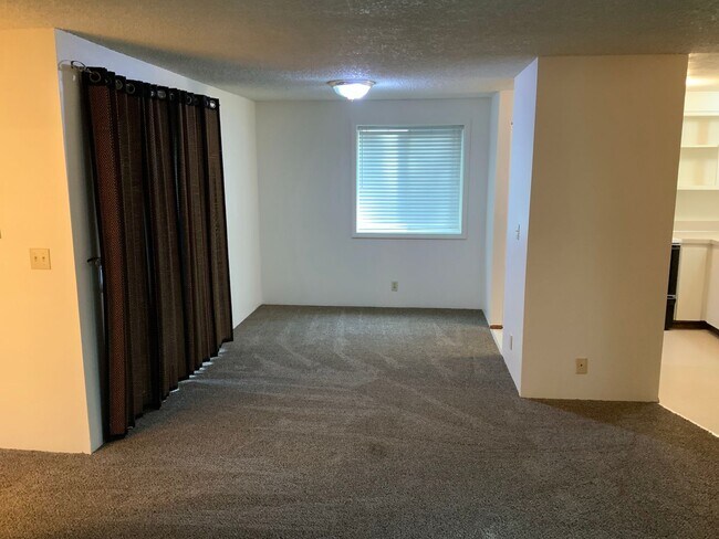 Building Photo - 1 Bedroom Condo in Southwest Eugene