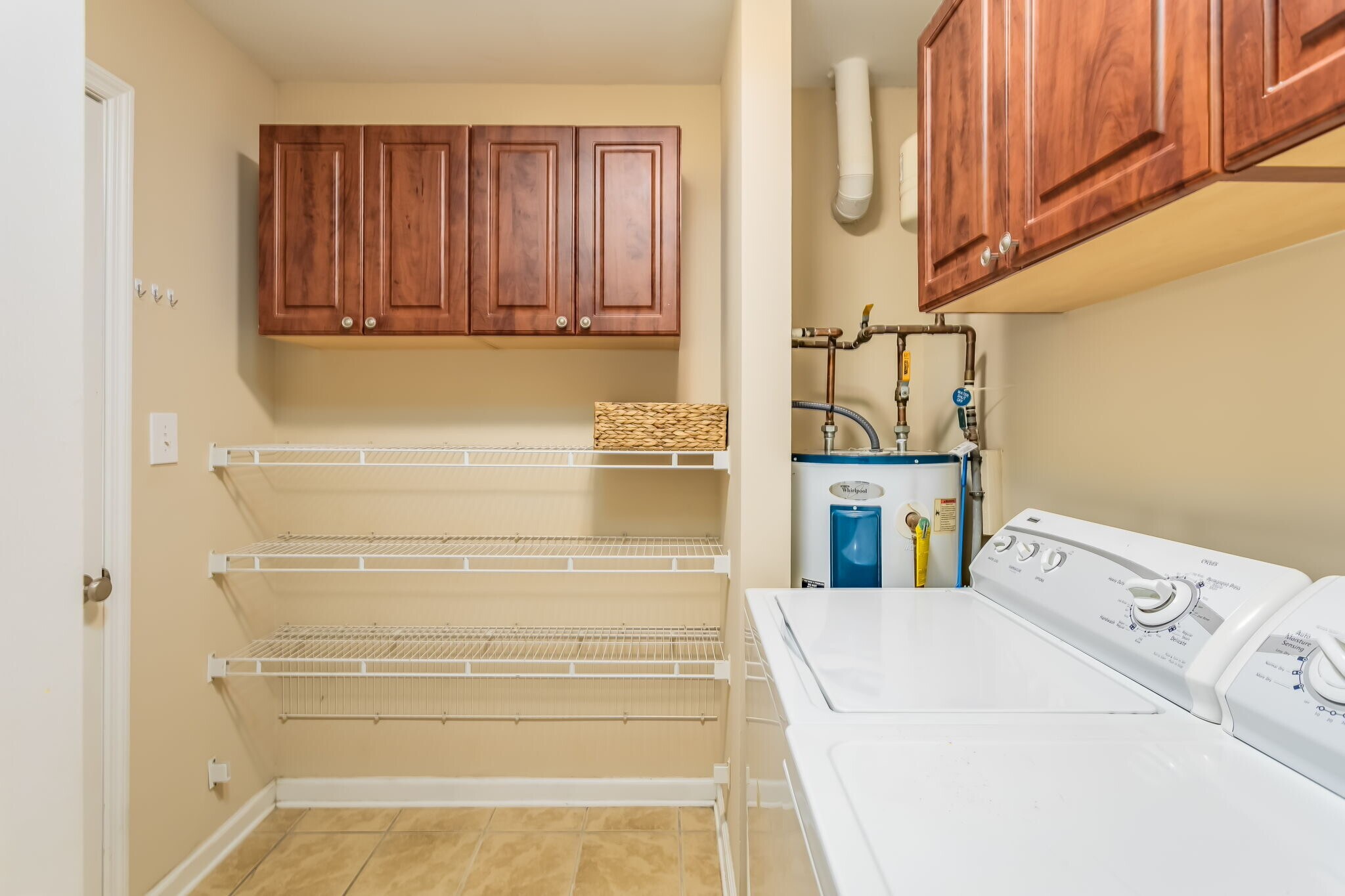 Building Photo - 1005 Kingswood Dr