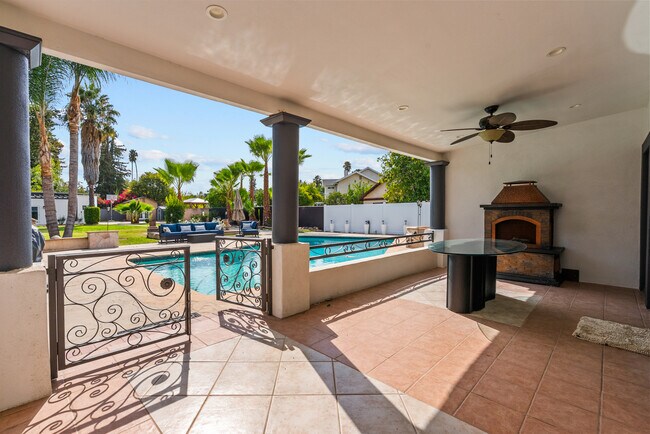 Building Photo - 23036 Burbank Blvd