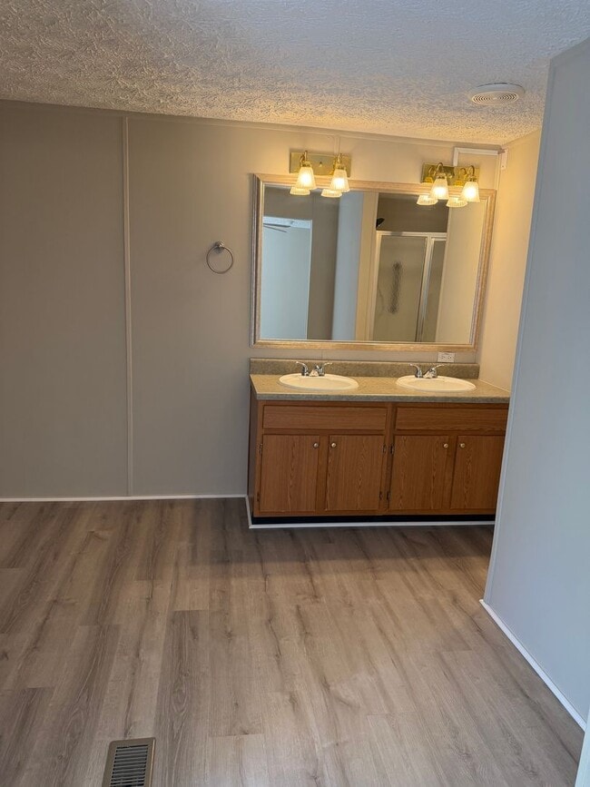 Building Photo - FOR RENT – Newly Remodeled Home Near Downtown Aynor