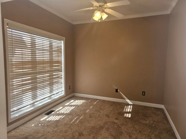 Building Photo - 4 bedroom with Bonus, fenced in backyard!