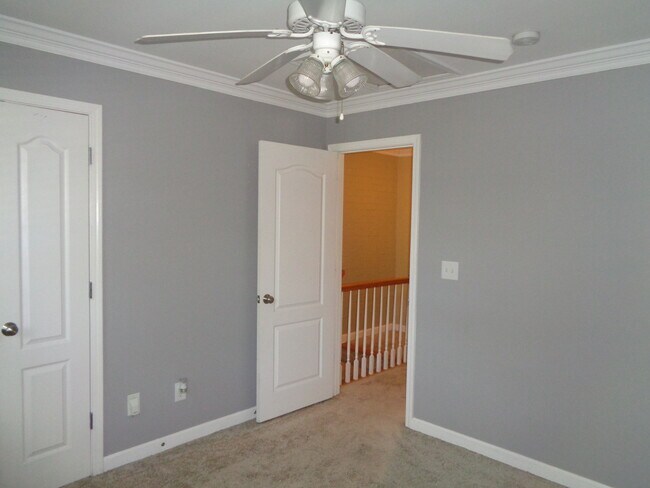 Building Photo - 1230 Green Oaks Ln