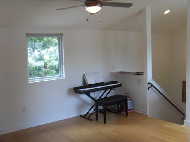 Building Photo - 2328 Santa Maria St