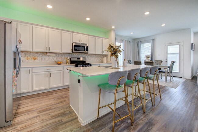 Building Photo - 26627 Ledgemont Dr