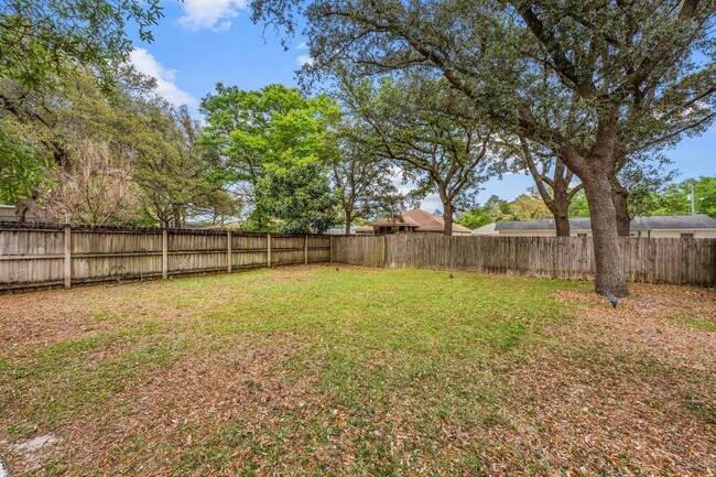 Building Photo - Modern Home in the Heart of Niceville!