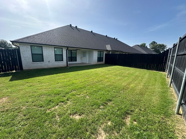 Building Photo - Magnolia Park #10770