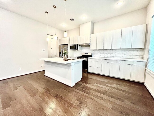 Building Photo - 613 Thornton Oaks Ln