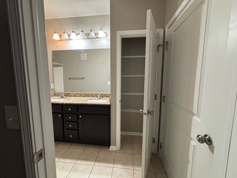 Building Photo - 8350 Ep True Pky